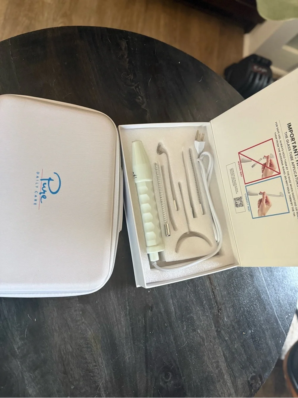 NuDerma Clinica LED Skin Therapy Kit - White + carrying case